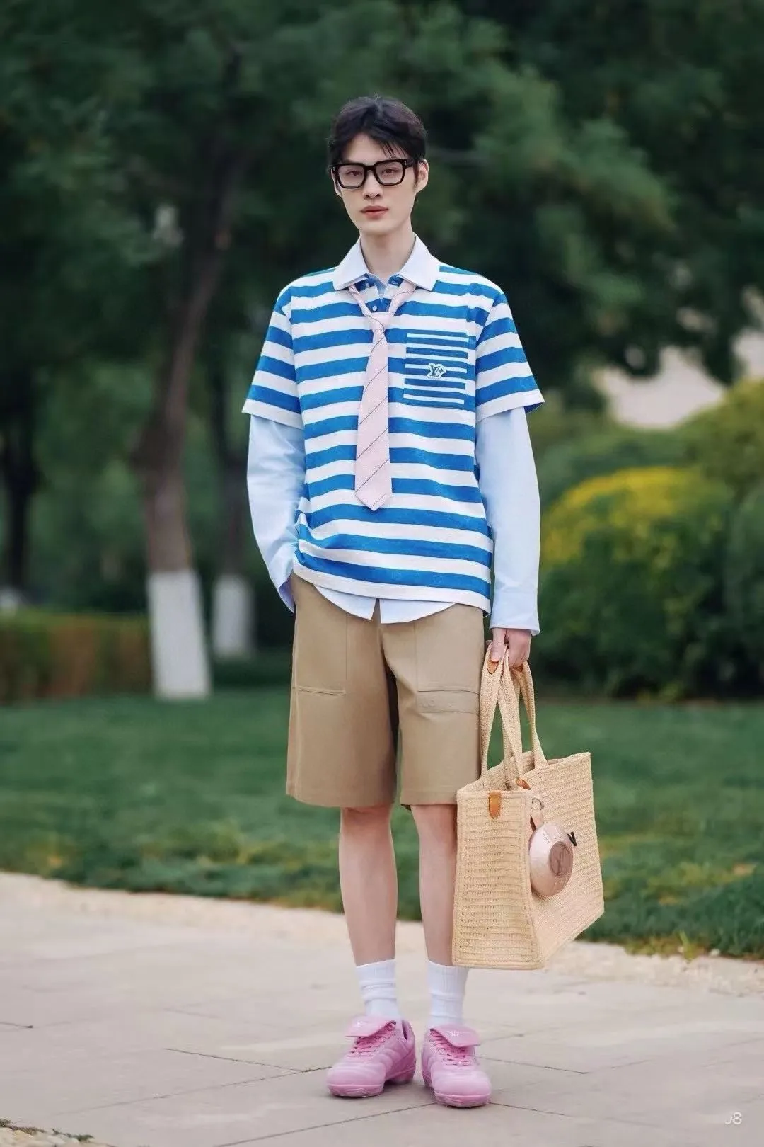 Louis Vuitton/Louis Vuitton 25Blue letter logo printed short-sleeved Louis Vuitton/Louis Vuitton blue striped polo Polo short-sleeved